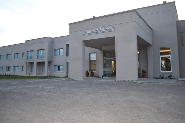 Howard Johnson by Wyndham San Francisco Resort & Conv Center